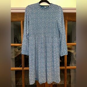 EUC Matilda Jane Size Medium Smocked Top Lined Blue and White Patterned Dress‎